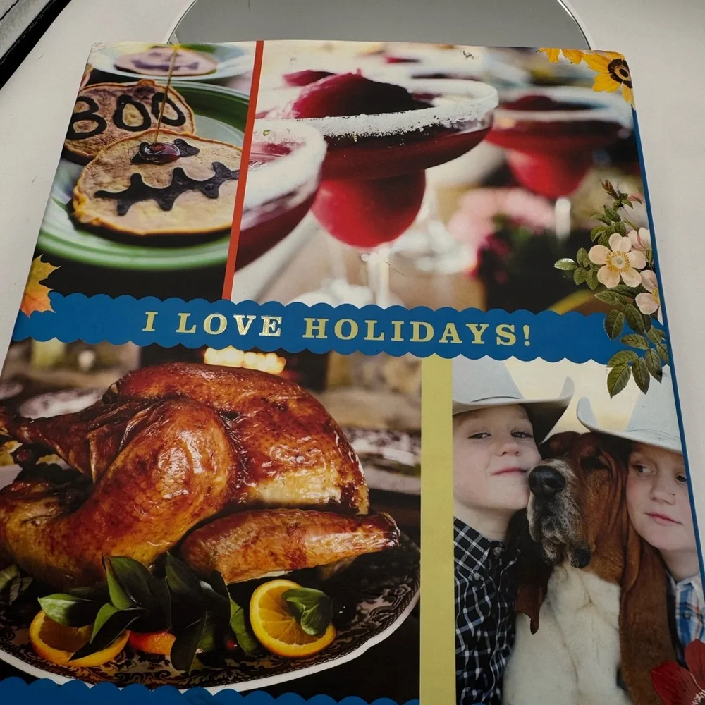 The Pioneer Woman Cooks: A Year of Holidays - Blue and Red Cover